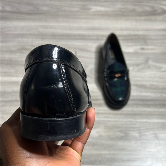 G H Bass & Co Weejuns Black and Green Plaid Loafers (9) - Picture 4 of 14